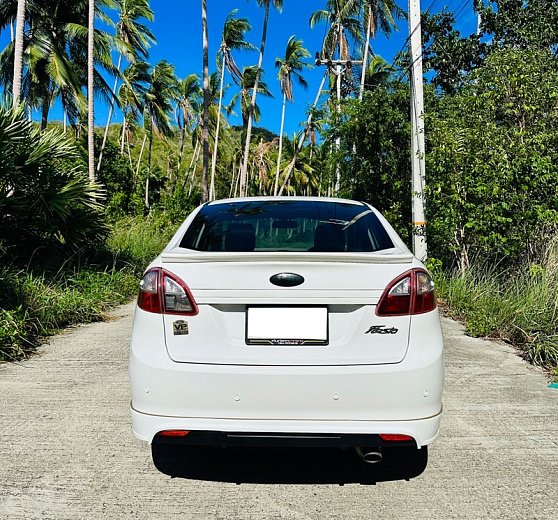 Арнеда Ford Fiesta White 2015 на Самуи