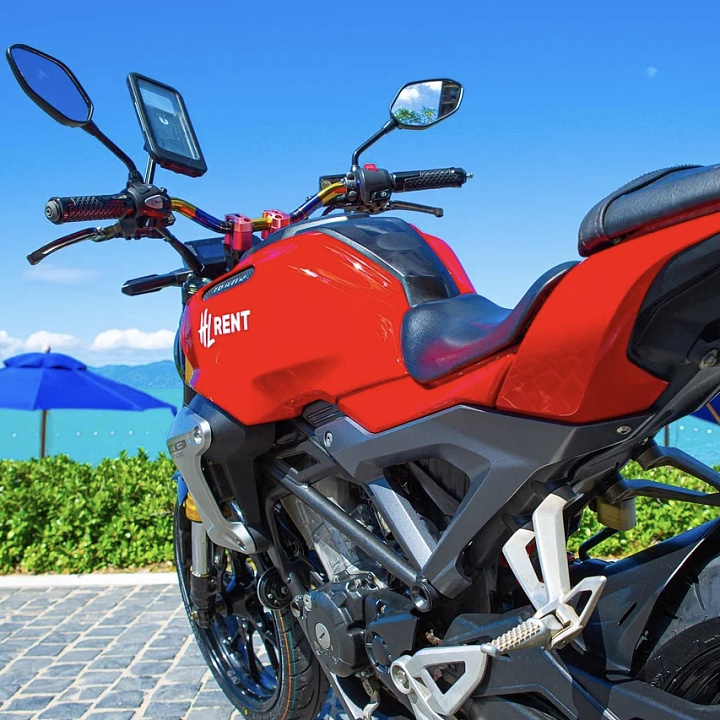 Honda CB 150R Red