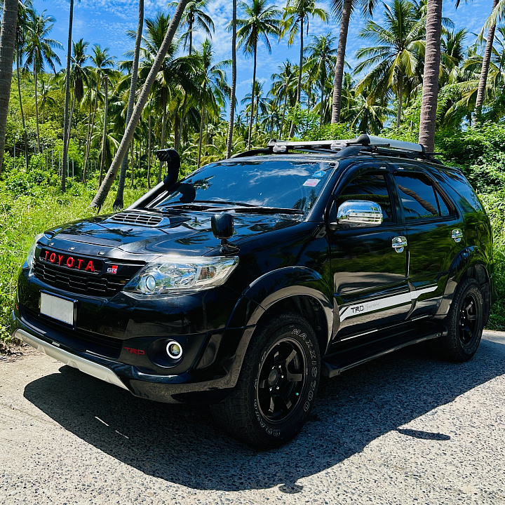 Toyota Fortuner Black 2010