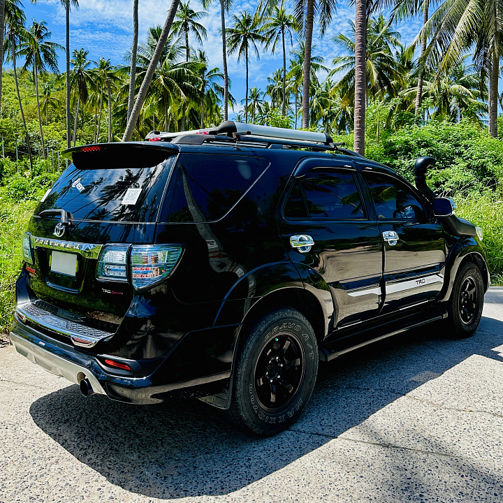 Toyota Fortuner Black 2010