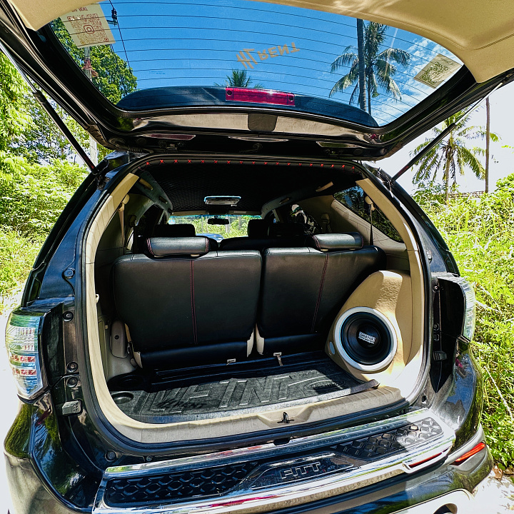 Toyota Fortuner Black 2010