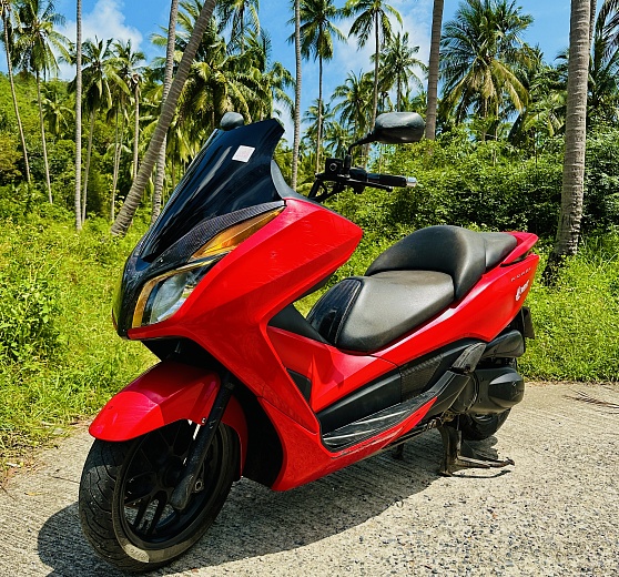 Арнеда Honda Forza 300 Red на Самуи